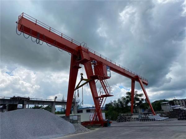 MH型电动葫芦门式起重机(包厢式)